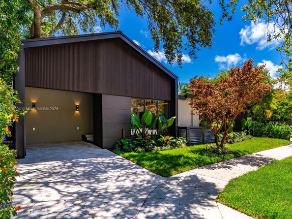 2777 Calusa St, Miami FL 33133