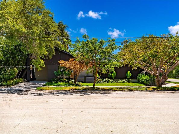 2777 Calusa St, Miami FL 33133