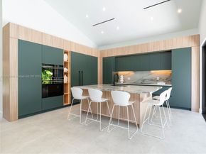 2777 Calusa St, Miami FL 33133