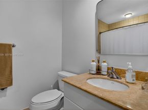 801 Brickell Key Blvd 2502, Miami FL 33131