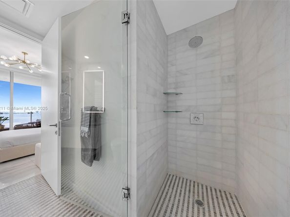 700 Northeast 2202, Miami FL 33137