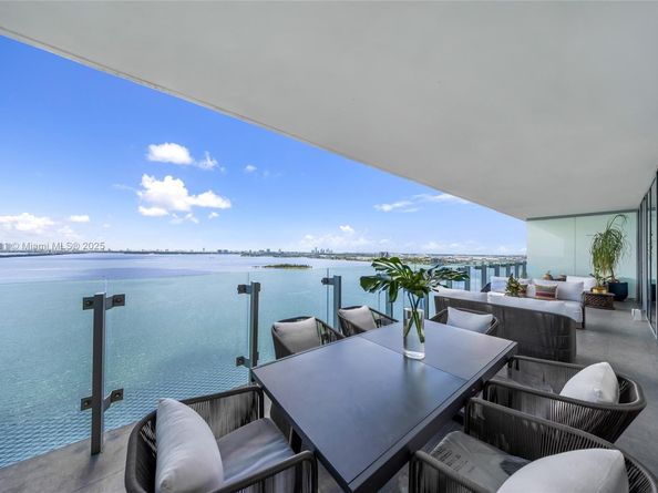 700 Northeast 2202, Miami FL 33137