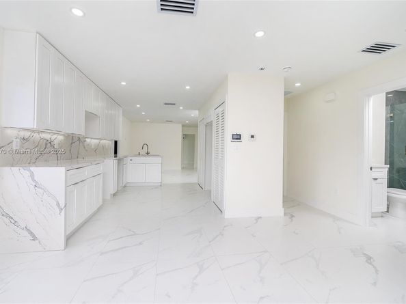 975 SW 89th Ave, Miami FL 33174