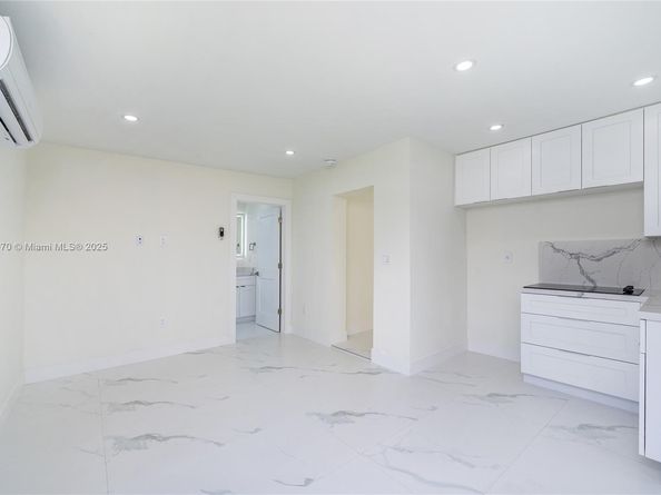 975 SW 89th Ave, Miami FL 33174