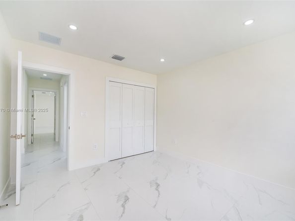 975 SW 89th Ave, Miami FL 33174