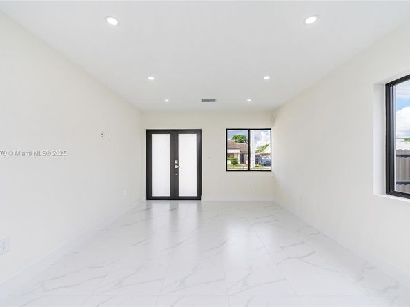 975 SW 89th Ave, Miami FL 33174
