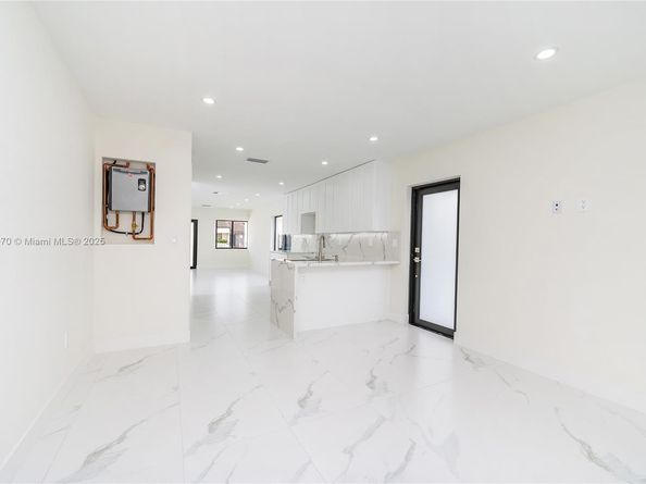 975 SW 89th Ave, Miami FL 33174