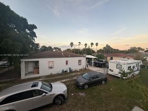 3090 NW 33rd St, Miami FL 33142