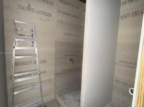 3090 NW 33rd St, Miami FL 33142