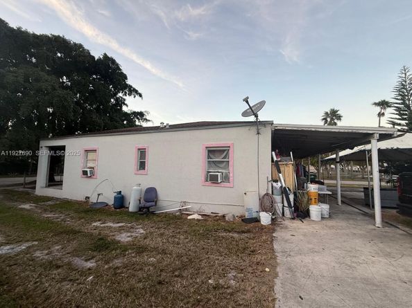 3090 NW 33rd St, Miami FL 33142