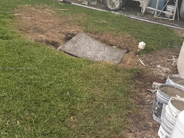 3090 NW 33rd St, Miami FL 33142