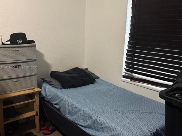 3090 NW 33rd St, Miami FL 33142