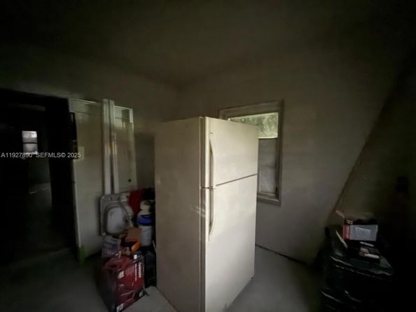 3090 NW 33rd St, Miami FL 33142