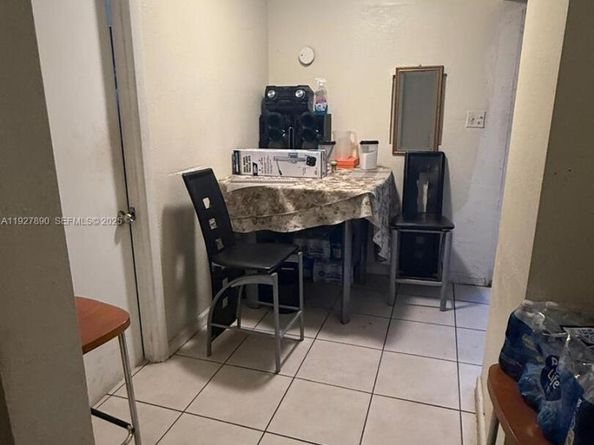 3090 NW 33rd St, Miami FL 33142