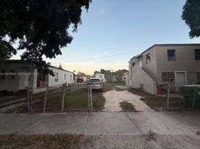 3090 NW 33rd St, Miami FL 33142