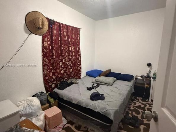 3090 NW 33rd St, Miami FL 33142