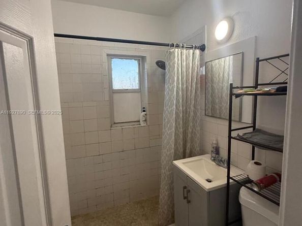 3090 NW 33rd St, Miami FL 33142