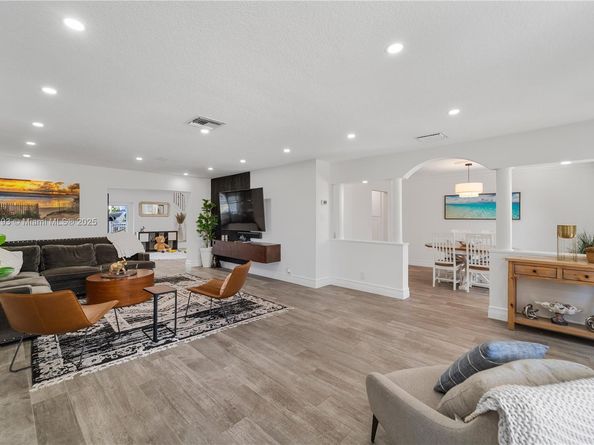 4011 NE 26th Ave, Lighthouse Point FL 33064