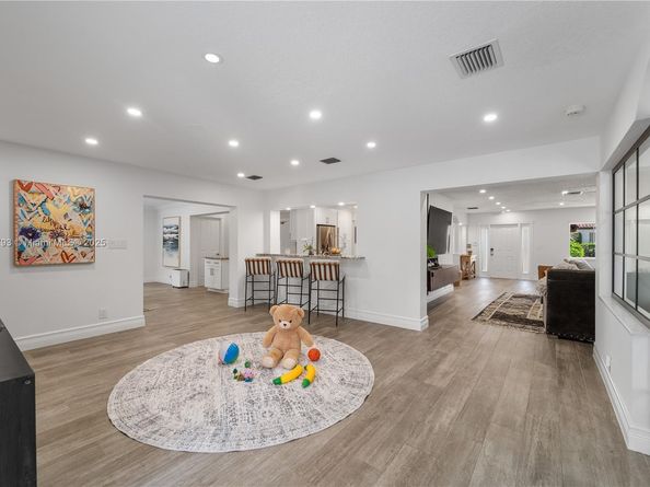 4011 NE 26th Ave, Lighthouse Point FL 33064