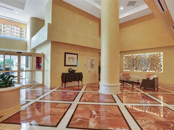 20281 E Country Club Dr 1712, Aventura FL 33180