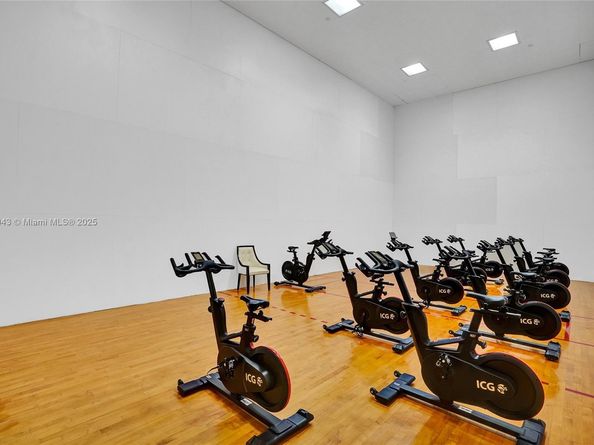 20281 E Country Club Dr 1712, Aventura FL 33180