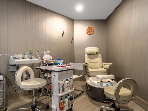 20281 E Country Club Dr 1712, Aventura FL 33180