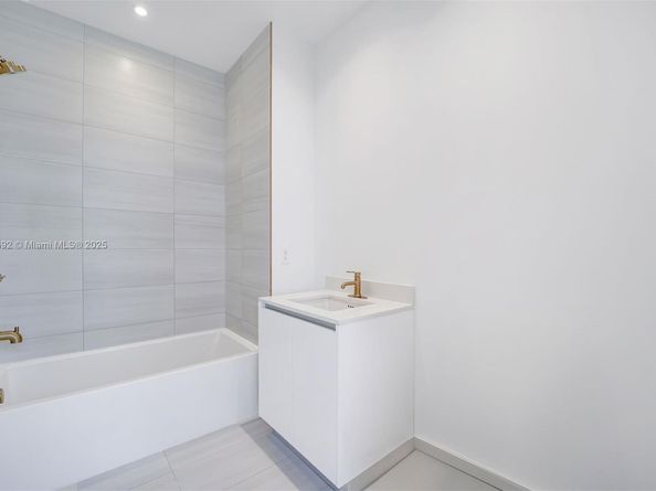 2655 S Bayshore Dr 1709, Miami FL 33133