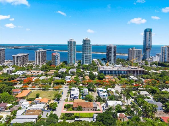 30 SW 21st Rd, Miami FL 33129