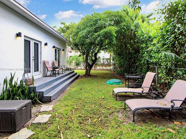 100 SW 30th Rd, Miami FL 33129