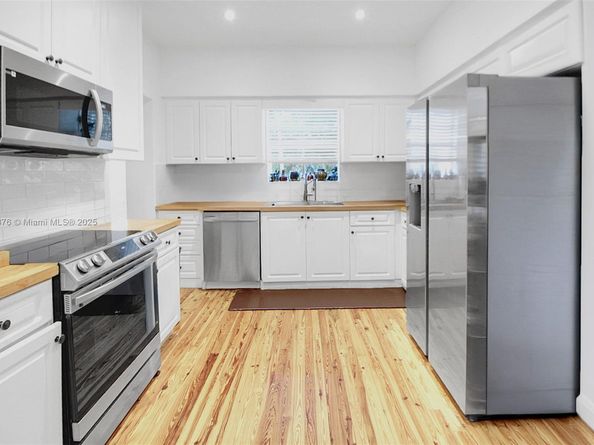 100 SW 30th Rd, Miami FL 33129