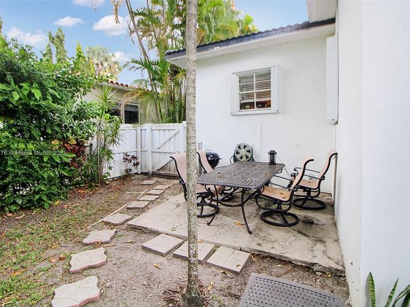 100 SW 30th Rd, Miami FL 33129