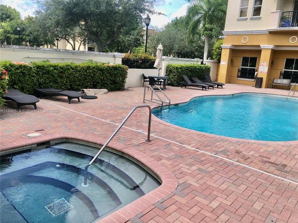 9021 SW 94th St 707, Miami FL 33176