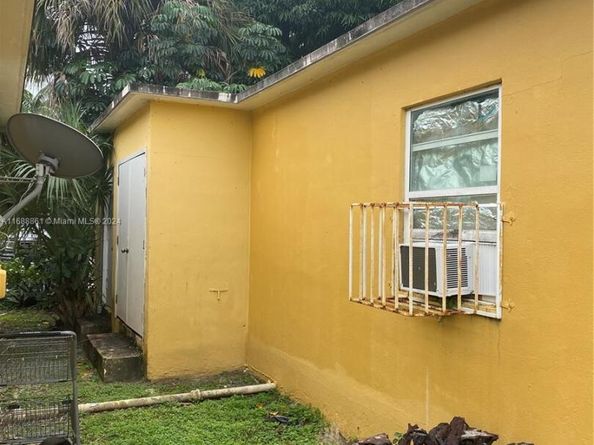 640 NW 10th Ter, Fort Lauderdale FL 33311