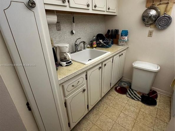 Undisclosed Address #A11824019, Fort Lauderdale FL 33308