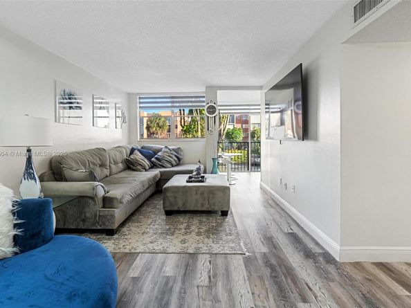 9441 SW 4th St 204, Miami FL 33174