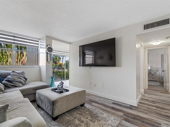 9441 SW 4th St 204, Miami FL 33174