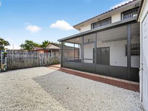 1285 W 42nd Pl, Hialeah FL 33012