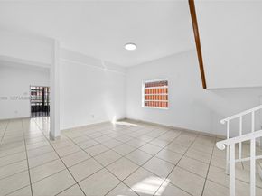 1285 W 42nd Pl, Hialeah FL 33012
