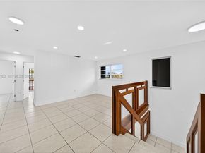 1285 W 42nd Pl, Hialeah FL 33012