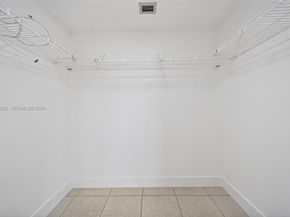 1285 W 42nd Pl, Hialeah FL 33012