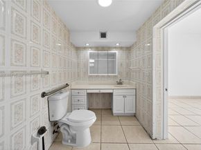 1285 W 42nd Pl, Hialeah FL 33012