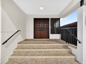1285 W 42nd Pl, Hialeah FL 33012