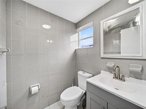1285 W 42nd Pl, Hialeah FL 33012