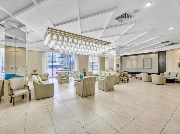 4101 Pine Tree Dr 707, Miami Beach FL 33140