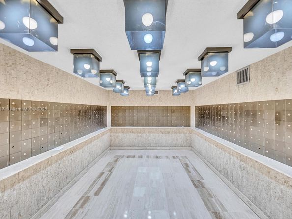 4101 Pine Tree Dr 707, Miami Beach FL 33140