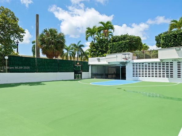 4101 Pine Tree Dr 707, Miami Beach FL 33140