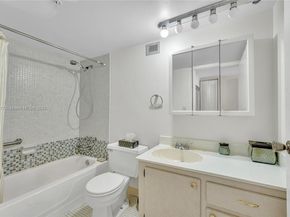 4101 Pine Tree Dr 707, Miami Beach FL 33140