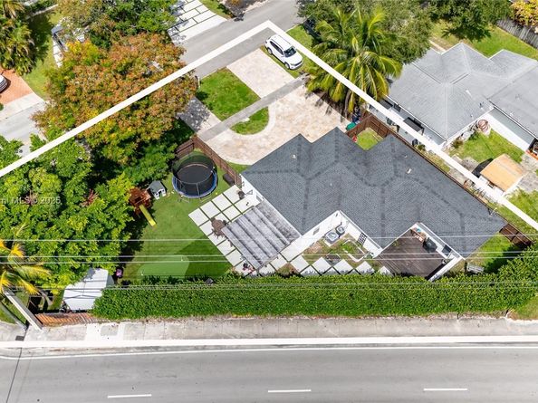 6711 N Waterway Dr, Miami FL 33155