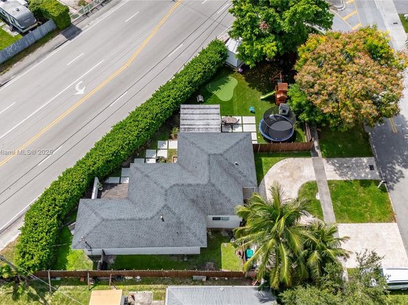 6711 N Waterway Dr, Miami FL 33155
