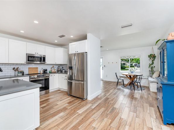 6711 N Waterway Dr, Miami FL 33155